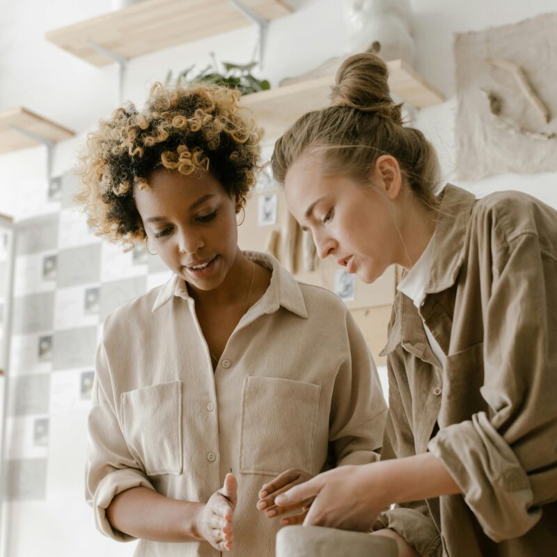 Dzień Kobiet w glinie – czyli lepsze niż bukiet!